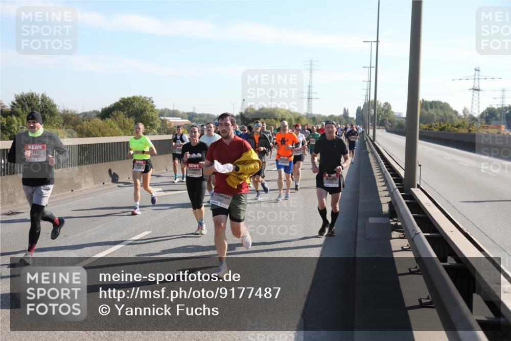 03.10.2025 - Köhlbrandbrückenlauf Yannick Fuchs http://msf.ph/oto/9177487 03.10.2025 11:16:42 Position 3 4317, 5447 meine-sportfotos.de