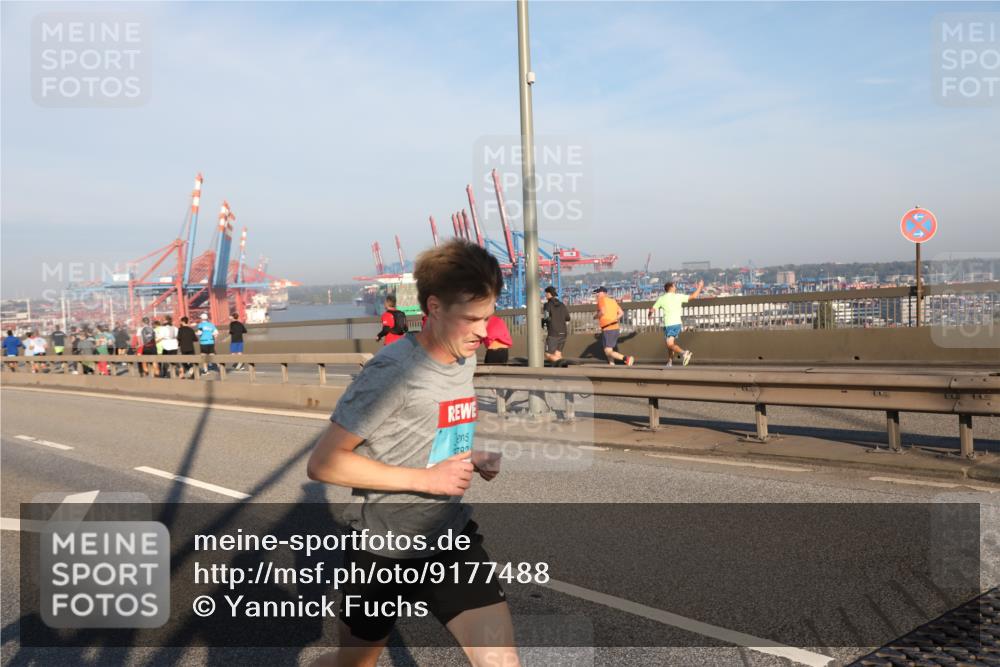 03.10.2025 - Köhlbrandbrückenlauf Yannick Fuchs http://msf.ph/oto/9177488 03.10.2025 08:28:24 Position 1 782 meine-sportfotos.de
