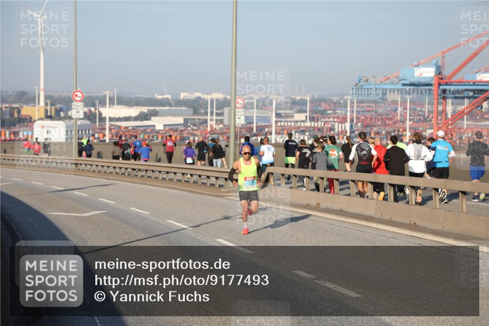03.10.2025 - Köhlbrandbrückenlauf Yannick Fuchs http://msf.ph/oto/9177493 03.10.2025 08:28:26 Position 1  meine-sportfotos.de