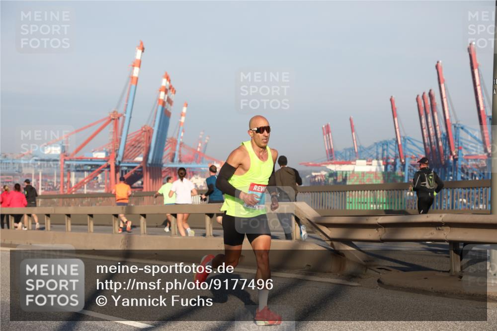 03.10.2025 - Köhlbrandbrückenlauf Yannick Fuchs http://msf.ph/oto/9177496 03.10.2025 08:28:30 Position 1  meine-sportfotos.de