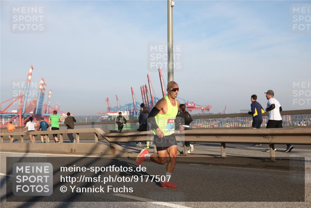 03.10.2025 - Köhlbrandbrückenlauf Yannick Fuchs http://msf.ph/oto/9177507 03.10.2025 08:28:31 Position 1  meine-sportfotos.de