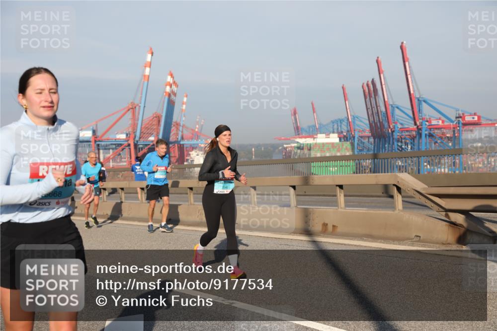 03.10.2025 - Köhlbrandbrückenlauf Yannick Fuchs http://msf.ph/oto/9177534 03.10.2025 08:48:42 Position 2 5668, 2046 meine-sportfotos.de