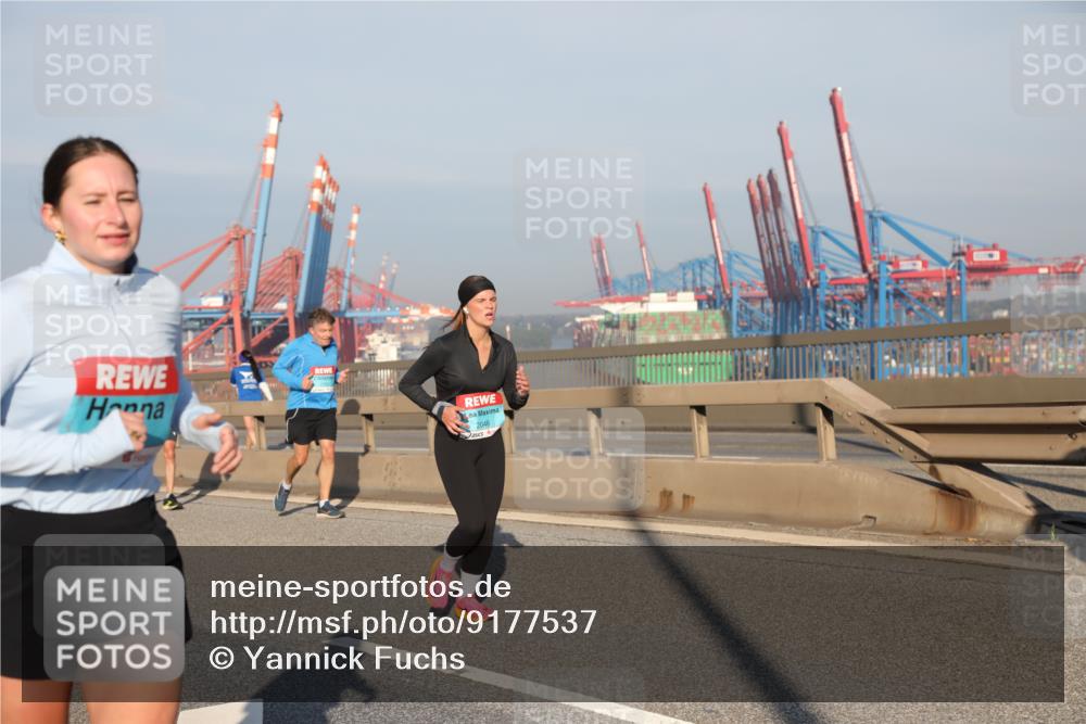 03.10.2025 - Köhlbrandbrückenlauf Yannick Fuchs http://msf.ph/oto/9177537 03.10.2025 08:48:42 Position 2 2046 meine-sportfotos.de