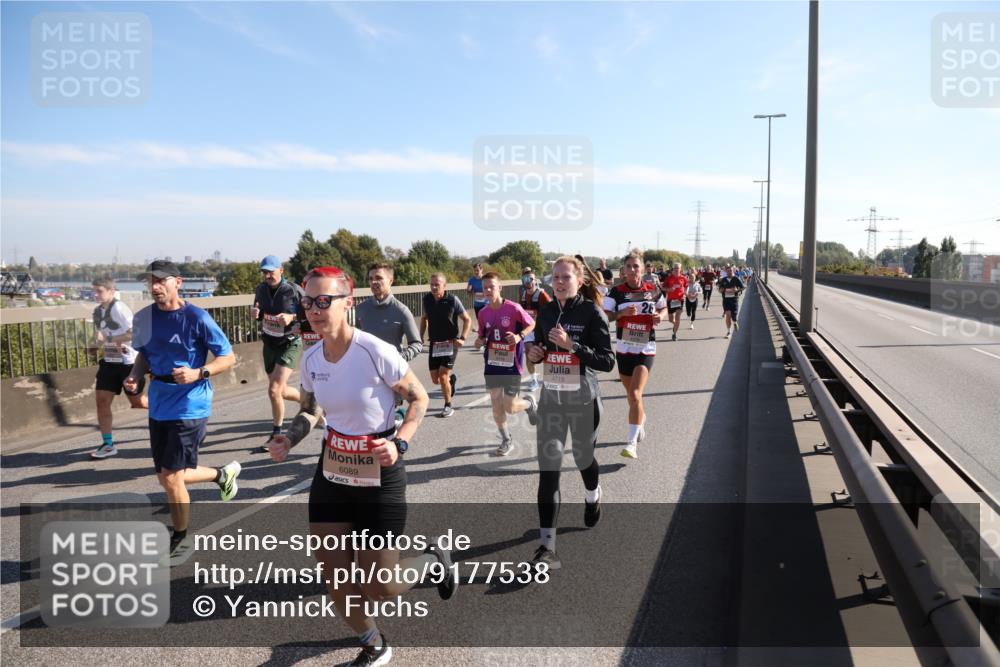 03.10.2025 - Köhlbrandbrückenlauf Yannick Fuchs http://msf.ph/oto/9177538 03.10.2025 11:16:47 Position 3 6089, 4718, 26 meine-sportfotos.de