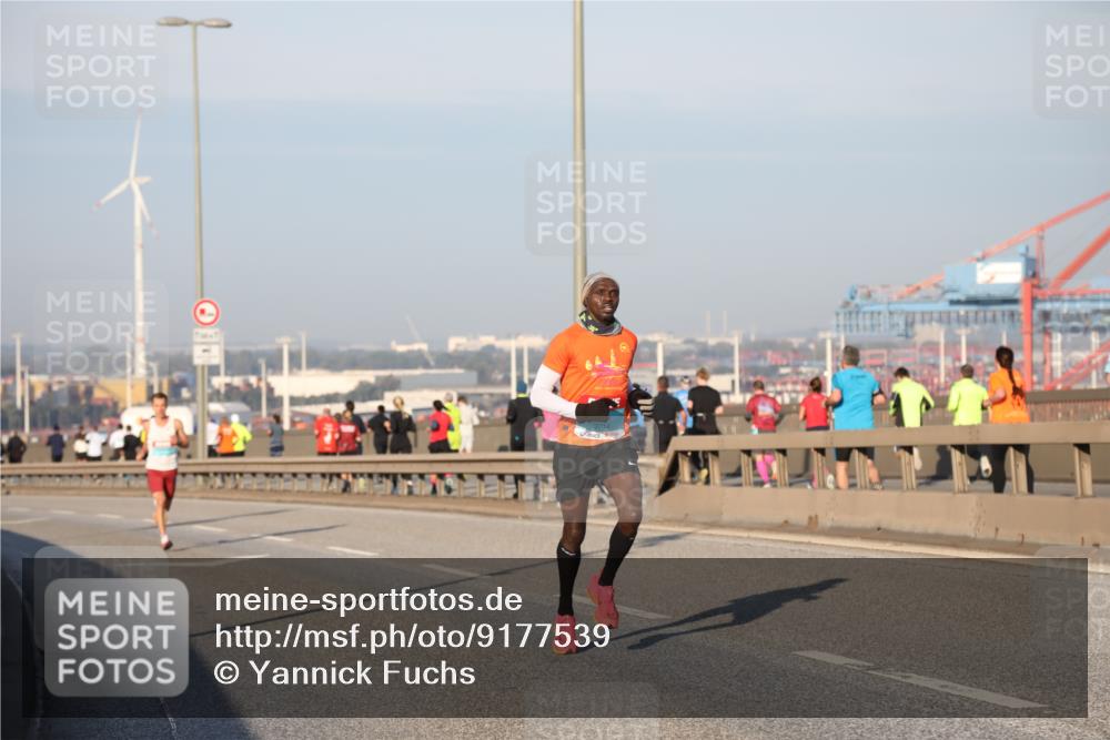 03.10.2025 - Köhlbrandbrückenlauf Yannick Fuchs http://msf.ph/oto/9177539 03.10.2025 08:28:59 Position 1  meine-sportfotos.de