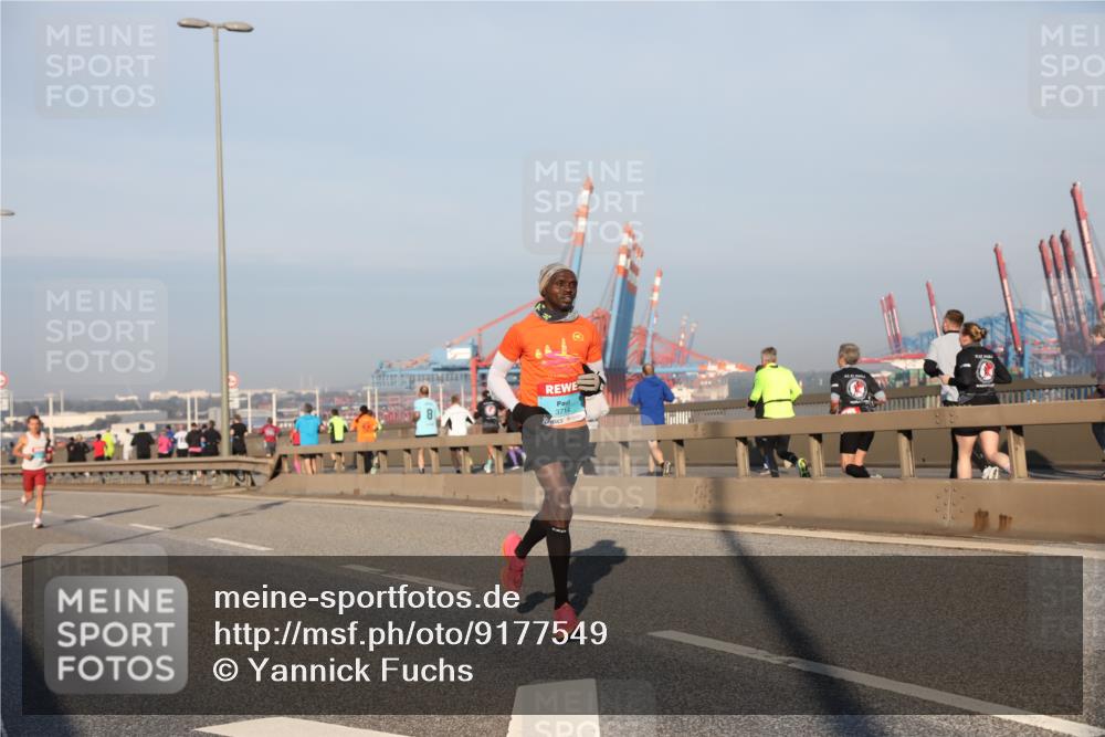 03.10.2025 - Köhlbrandbrückenlauf Yannick Fuchs http://msf.ph/oto/9177549 03.10.2025 08:29:01 Position 1 3714 meine-sportfotos.de