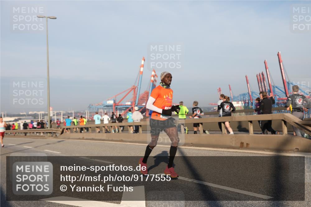 03.10.2025 - Köhlbrandbrückenlauf Yannick Fuchs http://msf.ph/oto/9177555 03.10.2025 08:29:01 Position 1  meine-sportfotos.de