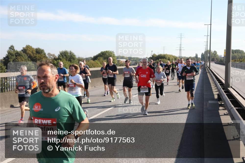 03.10.2025 - Köhlbrandbrückenlauf Yannick Fuchs http://msf.ph/oto/9177563 03.10.2025 11:16:49 Position 3 40, 5707, 4496, 4147 meine-sportfotos.de