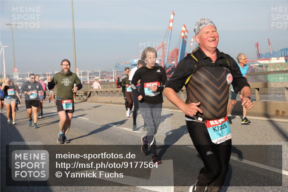03.10.2025 - Köhlbrandbrückenlauf Yannick Fuchs http://msf.ph/oto/9177564 03.10.2025 08:48:45 Position 2 8017 meine-sportfotos.de