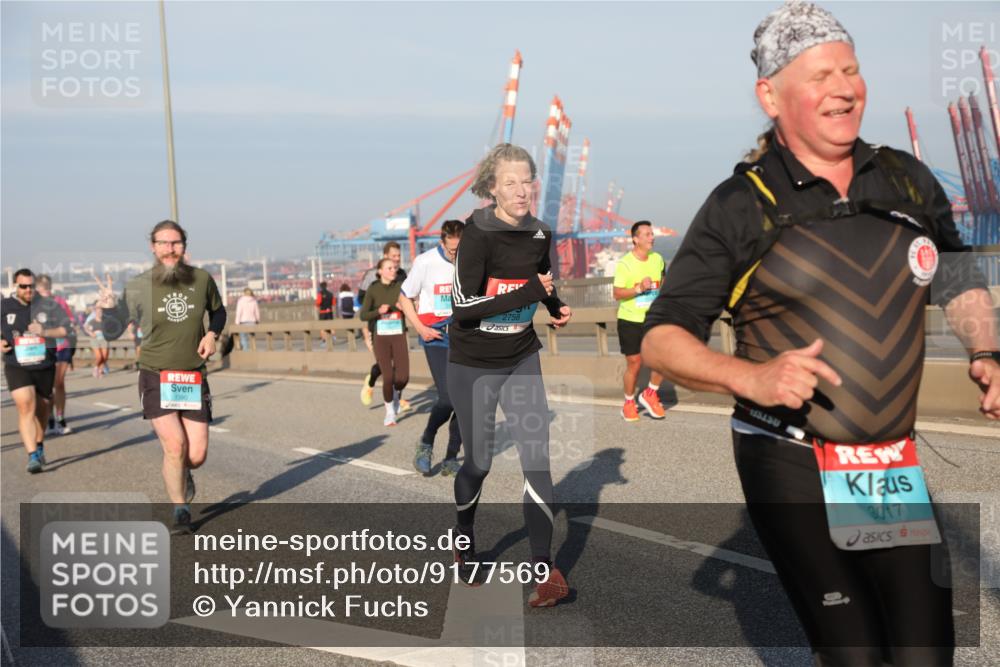 03.10.2025 - Köhlbrandbrückenlauf Yannick Fuchs http://msf.ph/oto/9177569 03.10.2025 08:48:46 Position 2 1390, 155250, 8017 meine-sportfotos.de