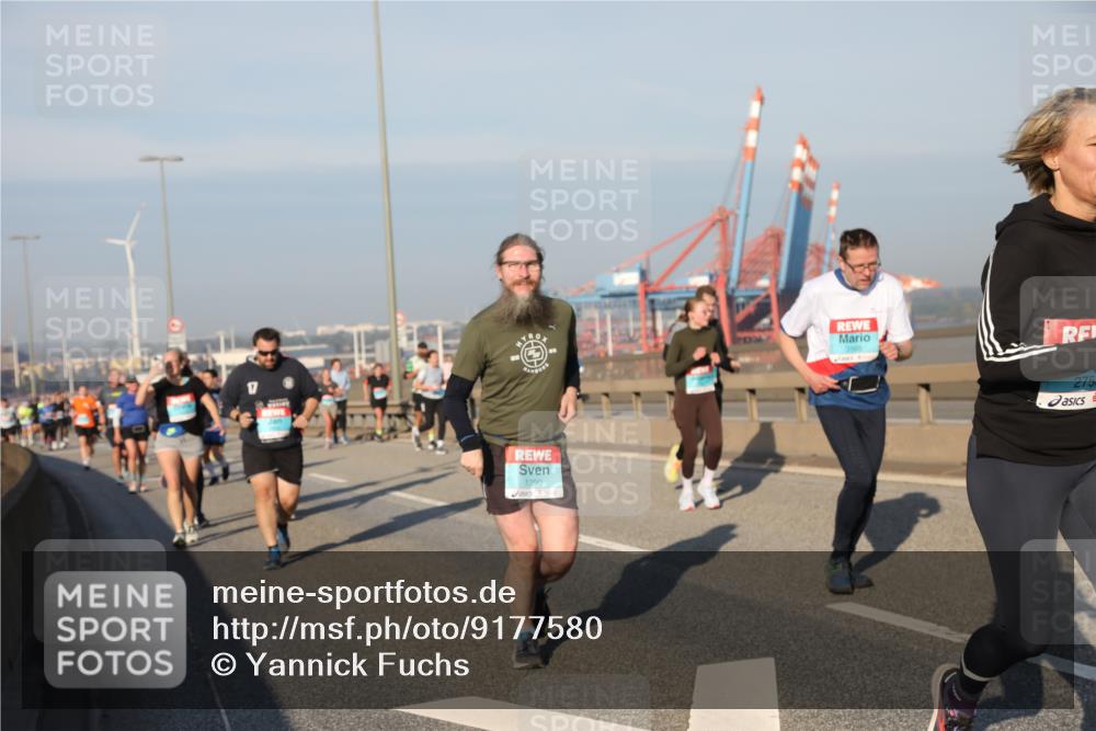 03.10.2025 - Köhlbrandbrückenlauf Yannick Fuchs http://msf.ph/oto/9177580 03.10.2025 08:48:46 Position 2 1390, 3169, 275 meine-sportfotos.de