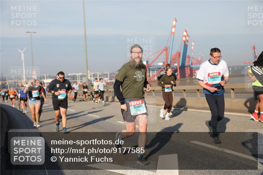 03.10.2025 - Köhlbrandbrückenlauf Yannick Fuchs http://msf.ph/oto/9177585 03.10.2025 08:48:47 Position 2 1390, 3169 meine-sportfotos.de