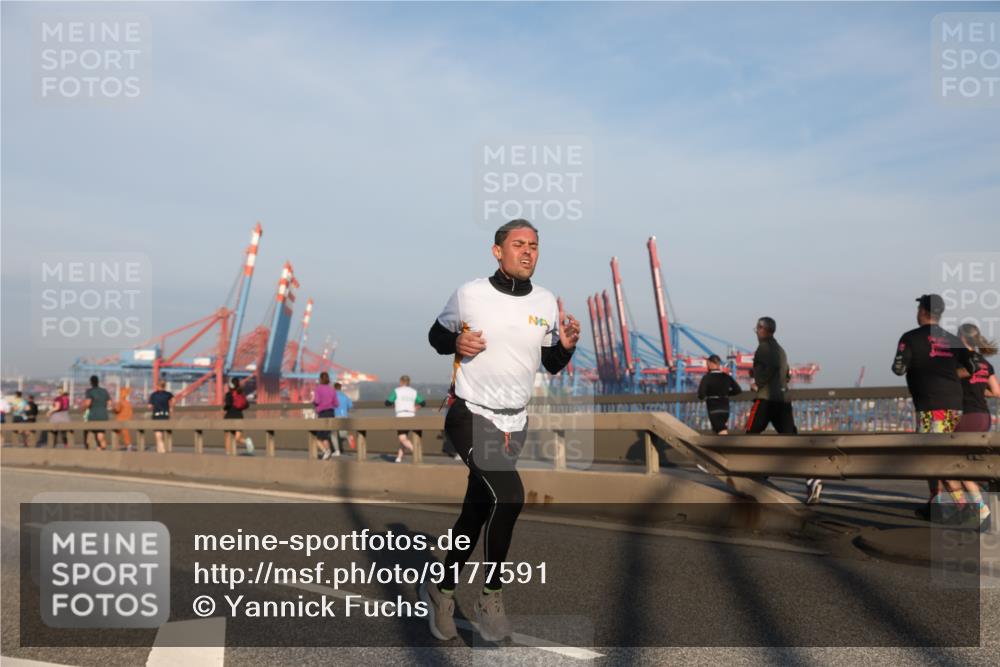 03.10.2025 - Köhlbrandbrückenlauf Yannick Fuchs http://msf.ph/oto/9177591 03.10.2025 08:29:26 Position 1  meine-sportfotos.de