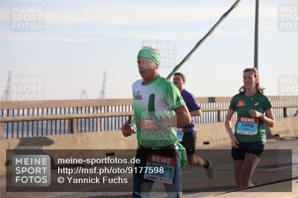 03.10.2025 - Köhlbrandbrückenlauf Yannick Fuchs http://msf.ph/oto/9177598 03.10.2025 08:29:32 Position 1 15, 3461, 1604 meine-sportfotos.de
