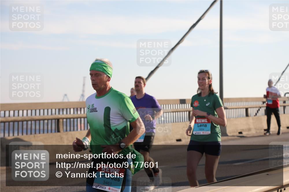 03.10.2025 - Köhlbrandbrückenlauf Yannick Fuchs http://msf.ph/oto/9177601 03.10.2025 08:29:32 Position 1 15, 3461, 1604 meine-sportfotos.de