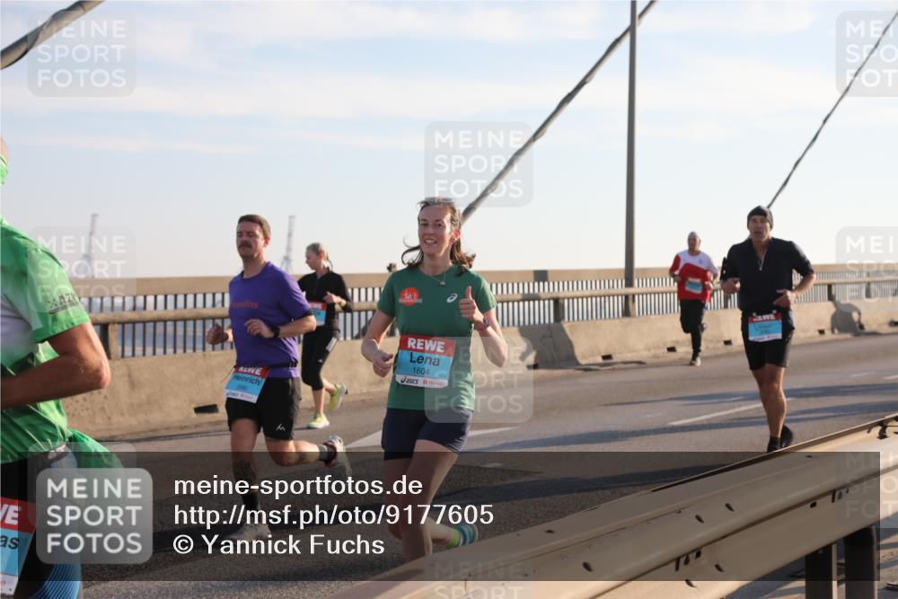 03.10.2025 - Köhlbrandbrückenlauf Yannick Fuchs http://msf.ph/oto/9177605 03.10.2025 08:29:33 Position 1 1604 meine-sportfotos.de