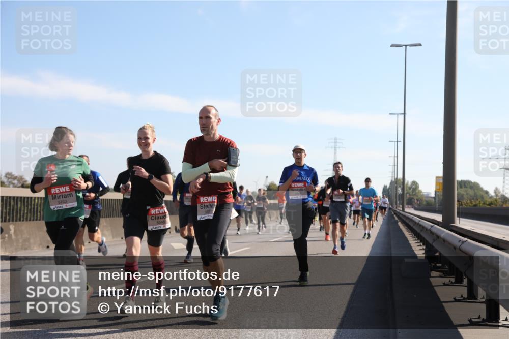03.10.2025 - Köhlbrandbrückenlauf Yannick Fuchs http://msf.ph/oto/9177617 03.10.2025 11:16:54 Position 3 5763, 5645, 5849 meine-sportfotos.de