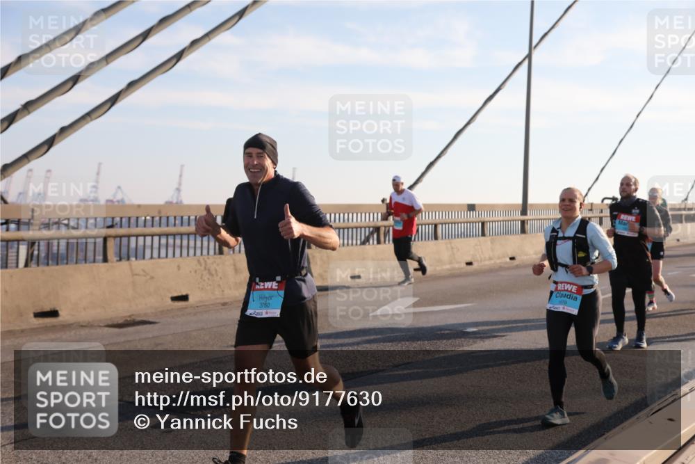 03.10.2025 - Köhlbrandbrückenlauf Yannick Fuchs http://msf.ph/oto/9177630 03.10.2025 08:29:35 Position 1 3750, 1919 meine-sportfotos.de
