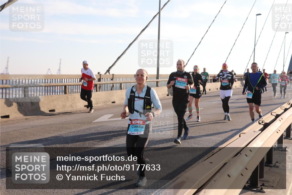 03.10.2025 - Köhlbrandbrückenlauf Yannick Fuchs http://msf.ph/oto/9177633 03.10.2025 08:29:35 Position 1 1919, 1921 meine-sportfotos.de
