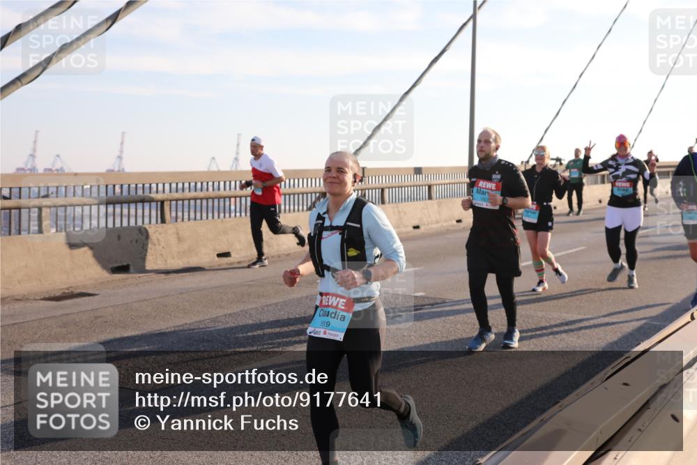 03.10.2025 - Köhlbrandbrückenlauf Yannick Fuchs http://msf.ph/oto/9177641 03.10.2025 08:29:36 Position 1 1919, 1921 meine-sportfotos.de