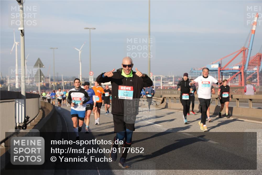 03.10.2025 - Köhlbrandbrückenlauf Yannick Fuchs http://msf.ph/oto/9177652 03.10.2025 08:48:54 Position 2 3843, 1947 meine-sportfotos.de