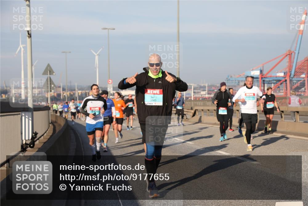 03.10.2025 - Köhlbrandbrückenlauf Yannick Fuchs http://msf.ph/oto/9177655 03.10.2025 08:48:54 Position 2 3843 meine-sportfotos.de