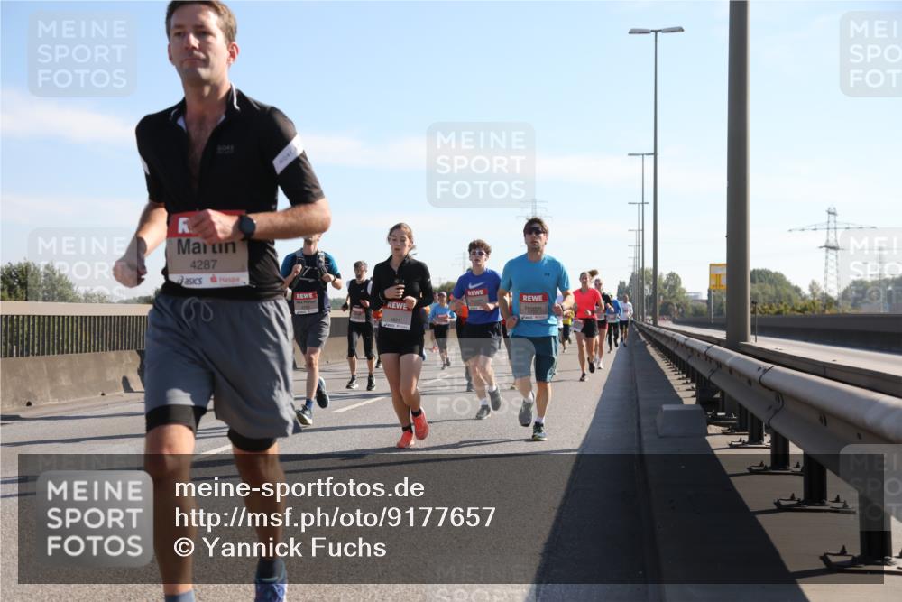 03.10.2025 - Köhlbrandbrückenlauf Yannick Fuchs http://msf.ph/oto/9177657 03.10.2025 11:16:57 Position 3 4287, 6821 meine-sportfotos.de
