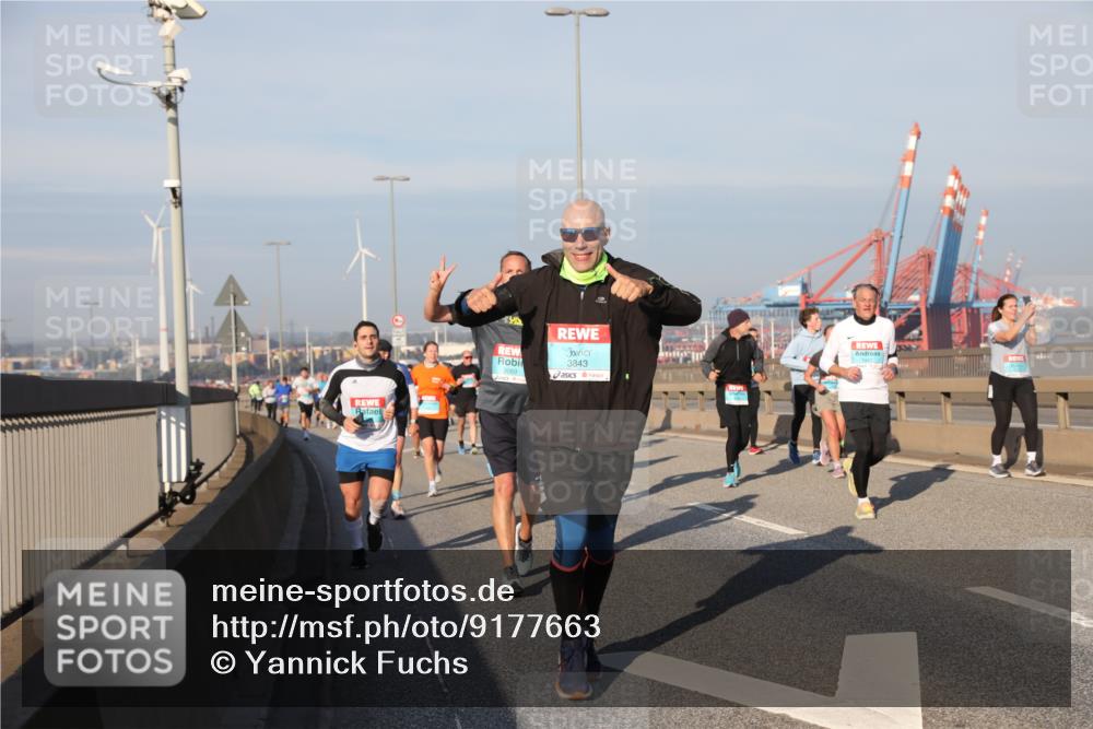 03.10.2025 - Köhlbrandbrückenlauf Yannick Fuchs http://msf.ph/oto/9177663 03.10.2025 08:48:55 Position 2 3843 meine-sportfotos.de