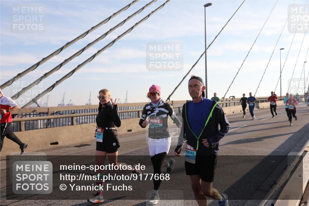 03.10.2025 - Köhlbrandbrückenlauf Yannick Fuchs http://msf.ph/oto/9177668 03.10.2025 08:29:37 Position 1 1307 meine-sportfotos.de
