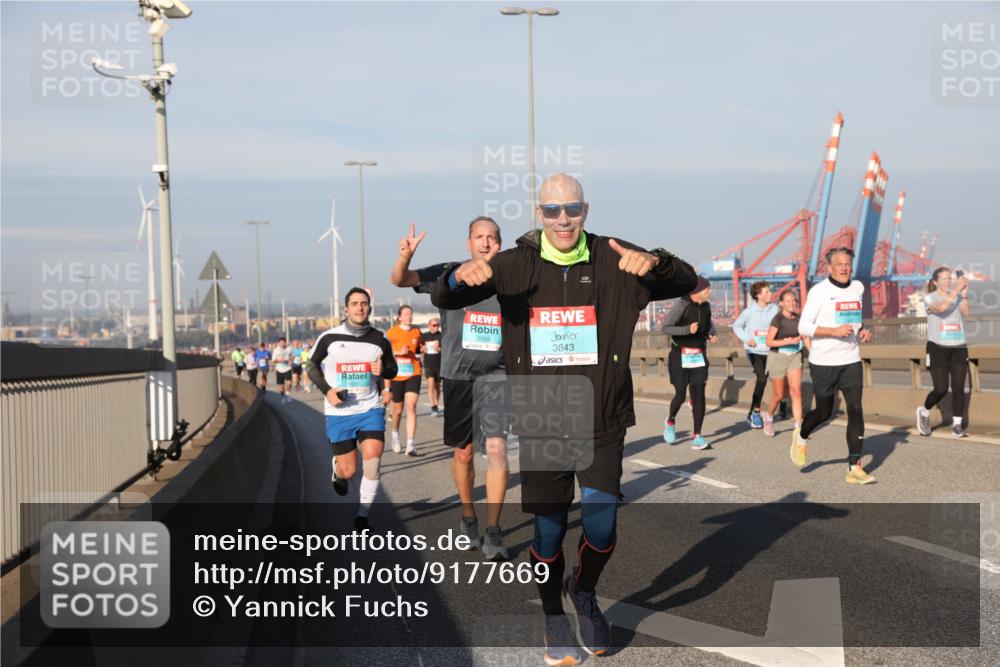 03.10.2025 - Köhlbrandbrückenlauf Yannick Fuchs http://msf.ph/oto/9177669 03.10.2025 08:48:55 Position 2 3069, 3843 meine-sportfotos.de