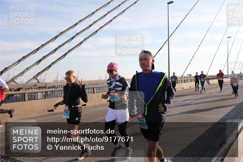 03.10.2025 - Köhlbrandbrückenlauf Yannick Fuchs http://msf.ph/oto/9177671 03.10.2025 08:29:38 Position 1 1392, 1307 meine-sportfotos.de