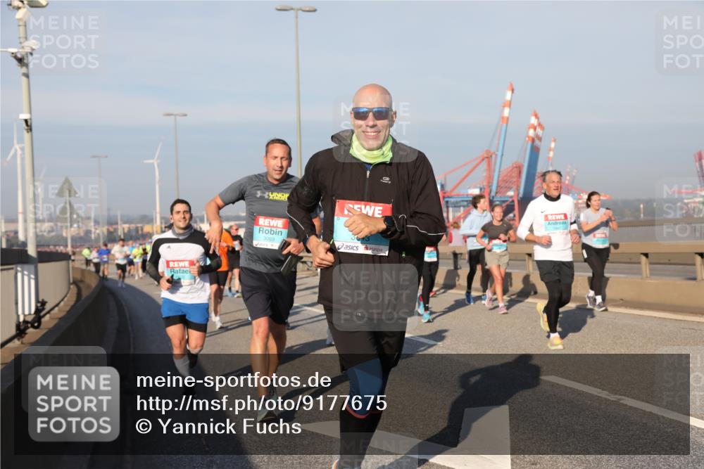 03.10.2025 - Köhlbrandbrückenlauf Yannick Fuchs http://msf.ph/oto/9177675 03.10.2025 08:48:55 Position 2 3069, 1947 meine-sportfotos.de