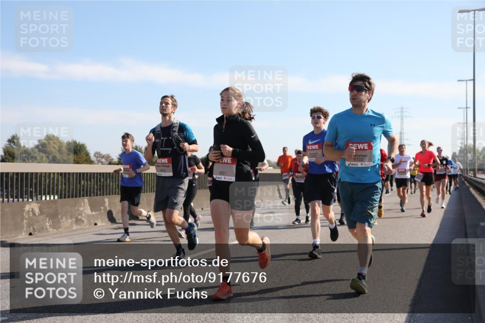 03.10.2025 - Köhlbrandbrückenlauf Yannick Fuchs http://msf.ph/oto/9177676 03.10.2025 11:16:59 Position 3 4763, 6821, 6722 meine-sportfotos.de