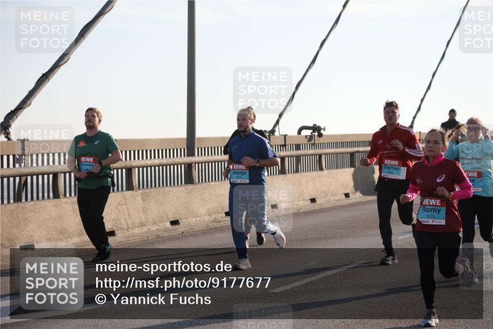 03.10.2025 - Köhlbrandbrückenlauf Yannick Fuchs http://msf.ph/oto/9177677 03.10.2025 08:29:39 Position 1 1675, 1066, 1515, 4, 1 meine-sportfotos.de