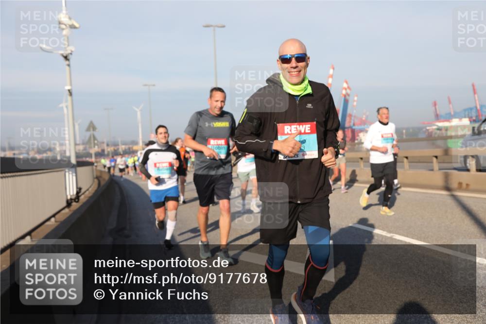03.10.2025 - Köhlbrandbrückenlauf Yannick Fuchs http://msf.ph/oto/9177678 03.10.2025 08:48:56 Position 2 3 meine-sportfotos.de