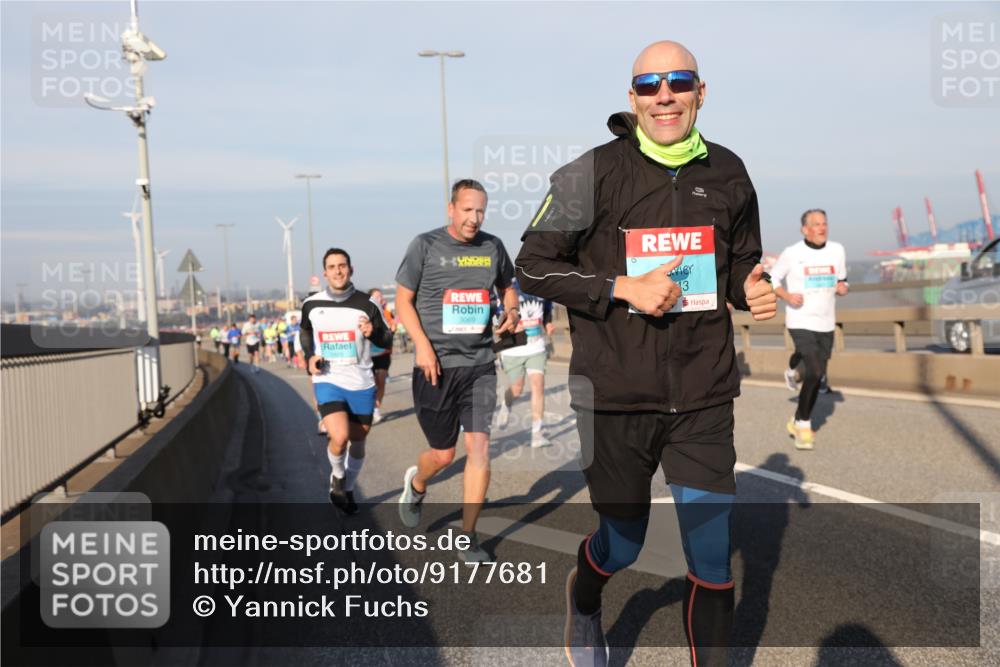 03.10.2025 - Köhlbrandbrückenlauf Yannick Fuchs http://msf.ph/oto/9177681 03.10.2025 08:48:56 Position 2 13 meine-sportfotos.de