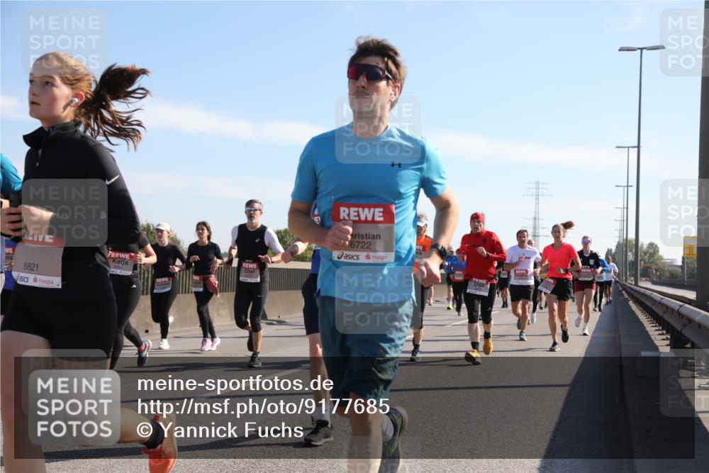 03.10.2025 - Köhlbrandbrückenlauf Yannick Fuchs http://msf.ph/oto/9177685 03.10.2025 11:16:59 Position 3 6821, 6722 meine-sportfotos.de
