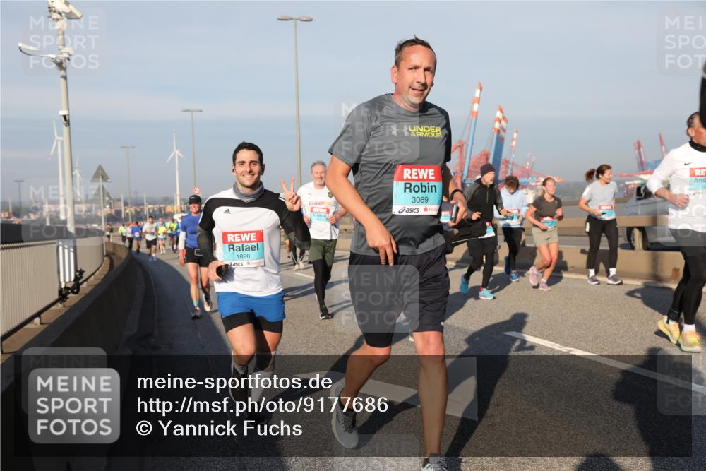 03.10.2025 - Köhlbrandbrückenlauf Yannick Fuchs http://msf.ph/oto/9177686 03.10.2025 08:48:56 Position 2 1820, 3069, 19 meine-sportfotos.de