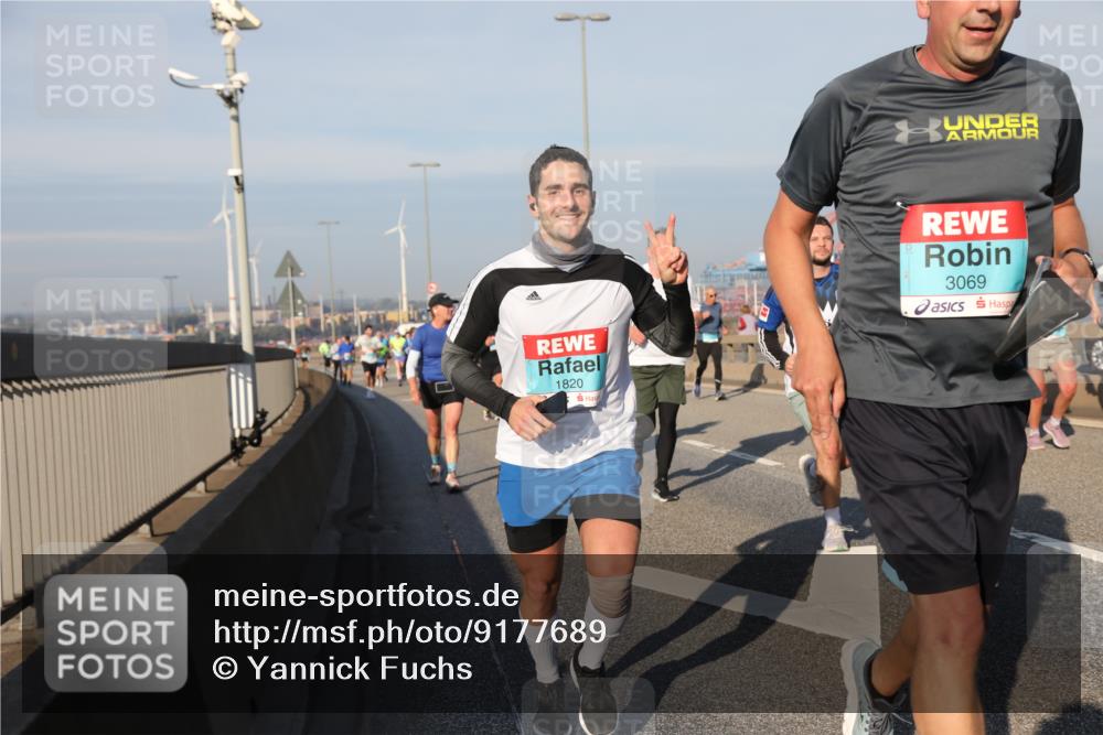 03.10.2025 - Köhlbrandbrückenlauf Yannick Fuchs http://msf.ph/oto/9177689 03.10.2025 08:48:57 Position 2 1820, 3069 meine-sportfotos.de
