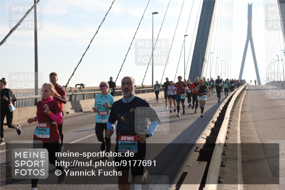 03.10.2025 - Köhlbrandbrückenlauf Yannick Fuchs http://msf.ph/oto/9177691 03.10.2025 08:29:40 Position 1 1515, 1514, 1296 meine-sportfotos.de