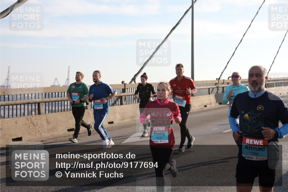 03.10.2025 - Köhlbrandbrückenlauf Yannick Fuchs http://msf.ph/oto/9177694 03.10.2025 08:29:40 Position 1 1534, 1515, 1296 meine-sportfotos.de