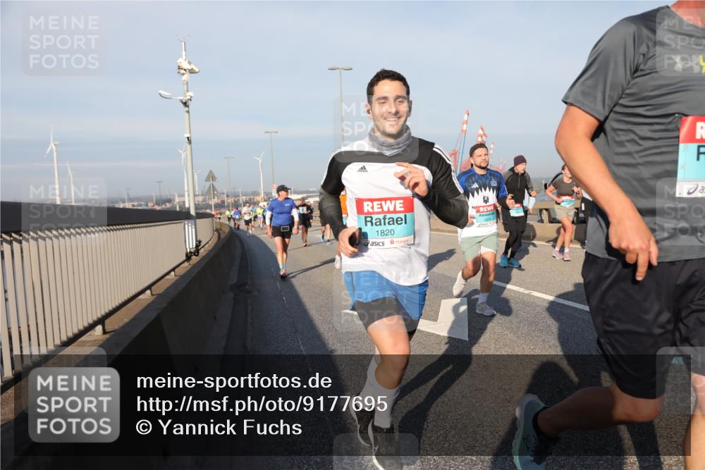 03.10.2025 - Köhlbrandbrückenlauf Yannick Fuchs http://msf.ph/oto/9177695 03.10.2025 08:48:57 Position 2 1820 meine-sportfotos.de