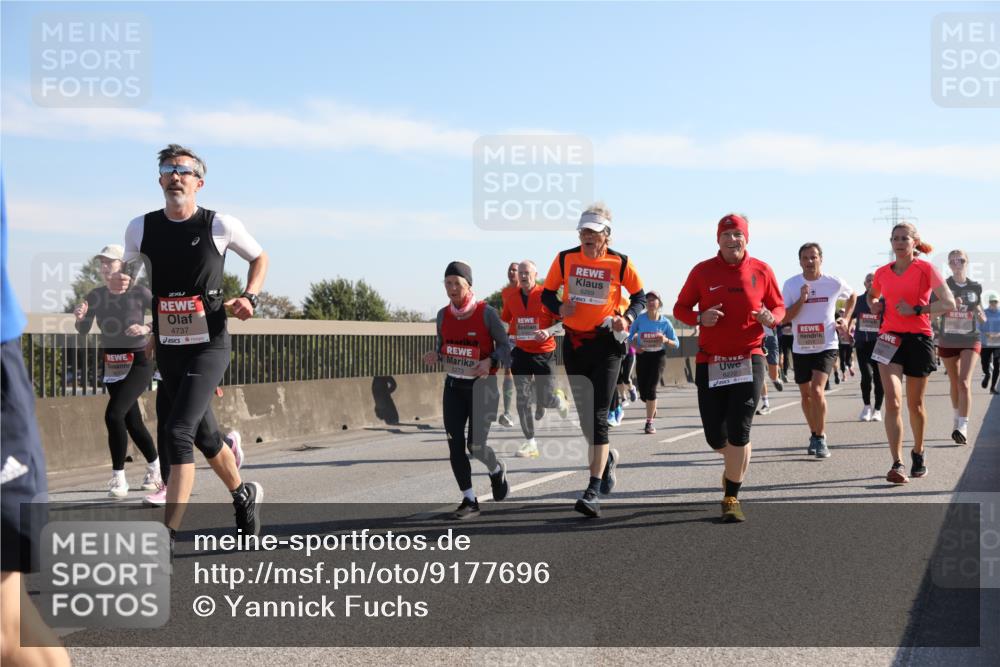 03.10.2025 - Köhlbrandbrückenlauf Yannick Fuchs http://msf.ph/oto/9177696 03.10.2025 11:17:01 Position 3 4737, 6269, 6272 meine-sportfotos.de