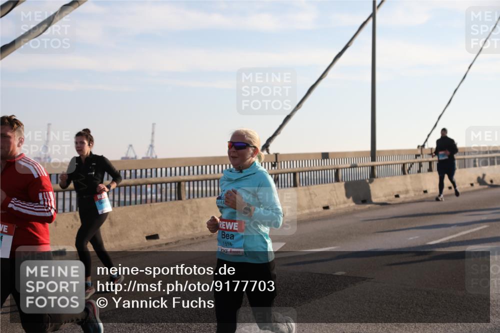 03.10.2025 - Köhlbrandbrückenlauf Yannick Fuchs http://msf.ph/oto/9177703 03.10.2025 08:29:42 Position 1 1514 meine-sportfotos.de