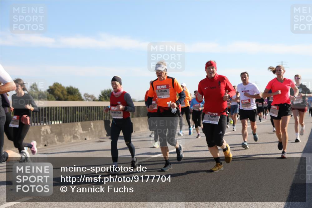 03.10.2025 - Köhlbrandbrückenlauf Yannick Fuchs http://msf.ph/oto/9177704 03.10.2025 11:17:01 Position 3 6273, 6269, 6272 meine-sportfotos.de