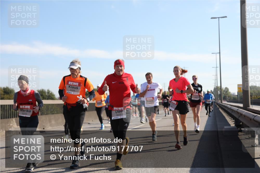 03.10.2025 - Köhlbrandbrückenlauf Yannick Fuchs http://msf.ph/oto/9177707 03.10.2025 11:17:01 Position 3 6273, 6269, 6272 meine-sportfotos.de