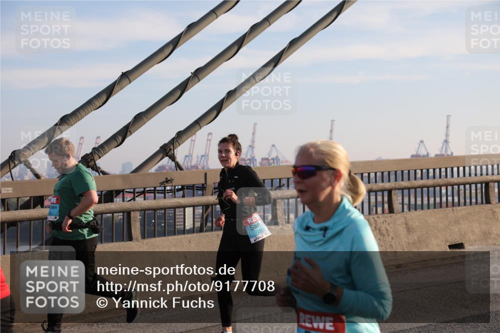 03.10.2025 - Köhlbrandbrückenlauf Yannick Fuchs http://msf.ph/oto/9177708 03.10.2025 08:29:42 Position 1 2760, 2939 meine-sportfotos.de