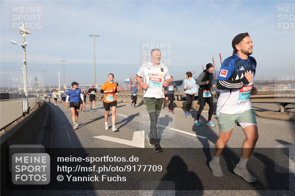 03.10.2025 - Köhlbrandbrückenlauf Yannick Fuchs http://msf.ph/oto/9177709 03.10.2025 08:48:58 Position 2 24, 2837, 28 meine-sportfotos.de