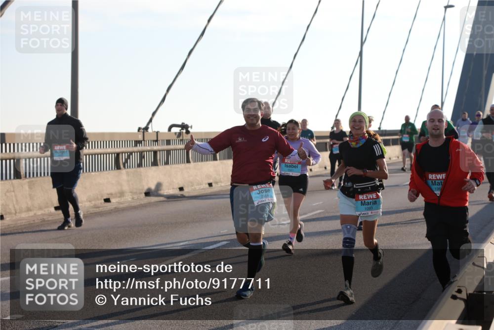 03.10.2025 - Köhlbrandbrückenlauf Yannick Fuchs http://msf.ph/oto/9177711 03.10.2025 08:29:43 Position 1 2964, 1521, 1093, 196 meine-sportfotos.de