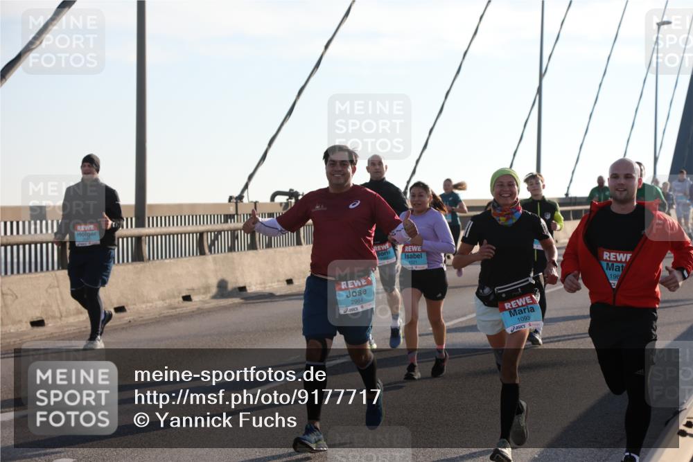 03.10.2025 - Köhlbrandbrückenlauf Yannick Fuchs http://msf.ph/oto/9177717 03.10.2025 08:29:44 Position 1 2964, 1521, 1093, 196 meine-sportfotos.de